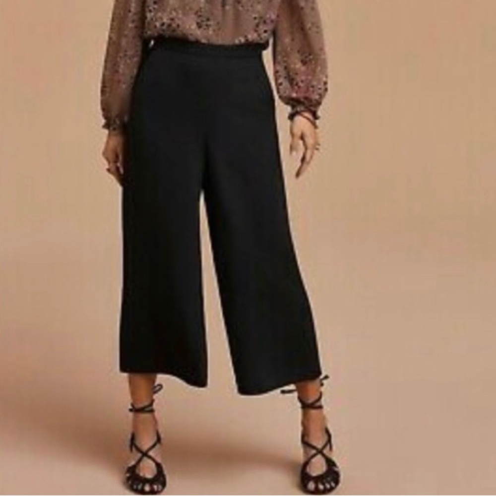 Aritzia Wide Leg Cropped Culotte Pants Black Size 6 Fits Small Minimal Chic - Picture 6 of 7
